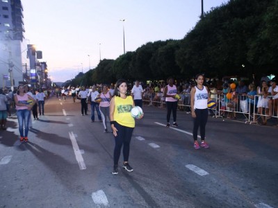 Foto 2 de 5 - DESFILE 10 DE MAIO