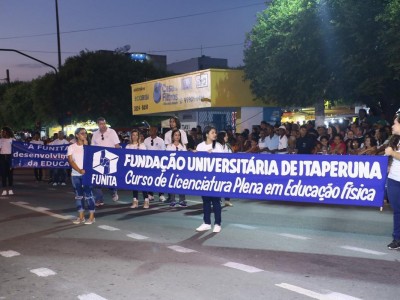Foto 4 de 5 - DESFILE 10 DE MAIO